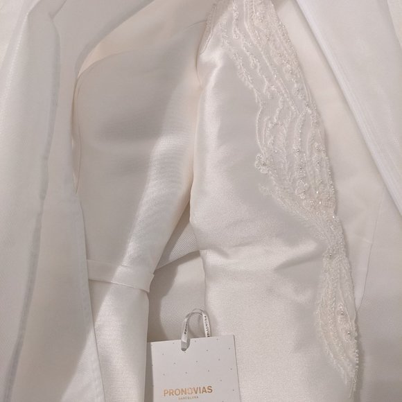 Pronovias Vesta Wedding Dress - Picture 4 of 8